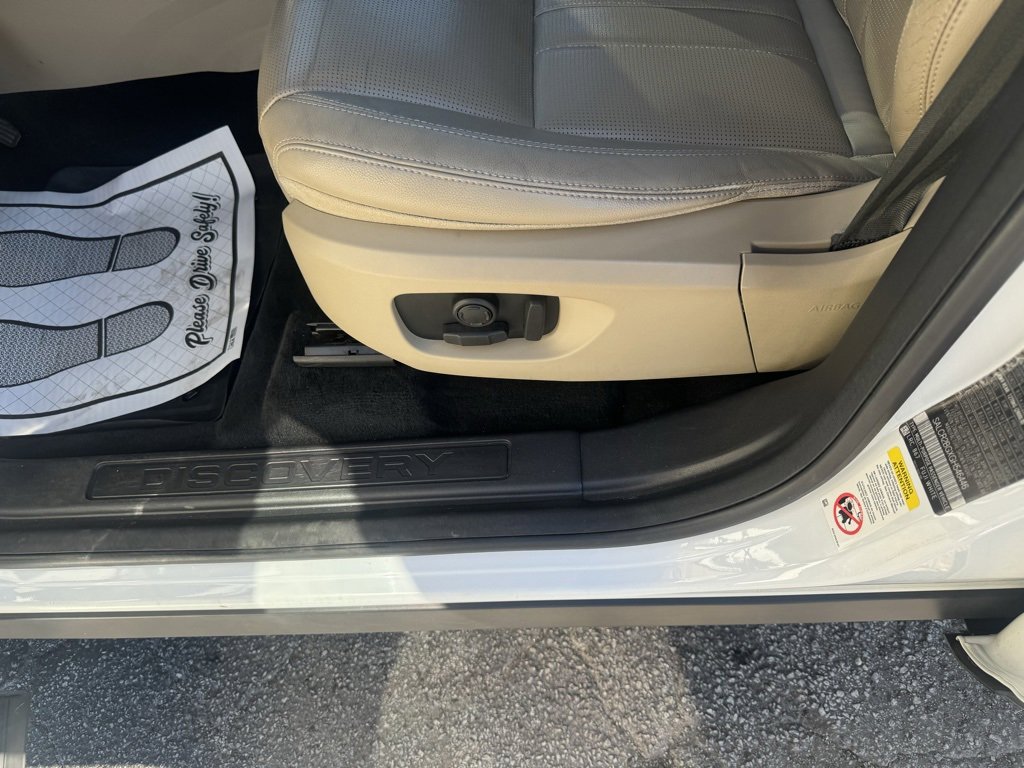 Used 2016 Land Rover Discovery Sport HSE image 17