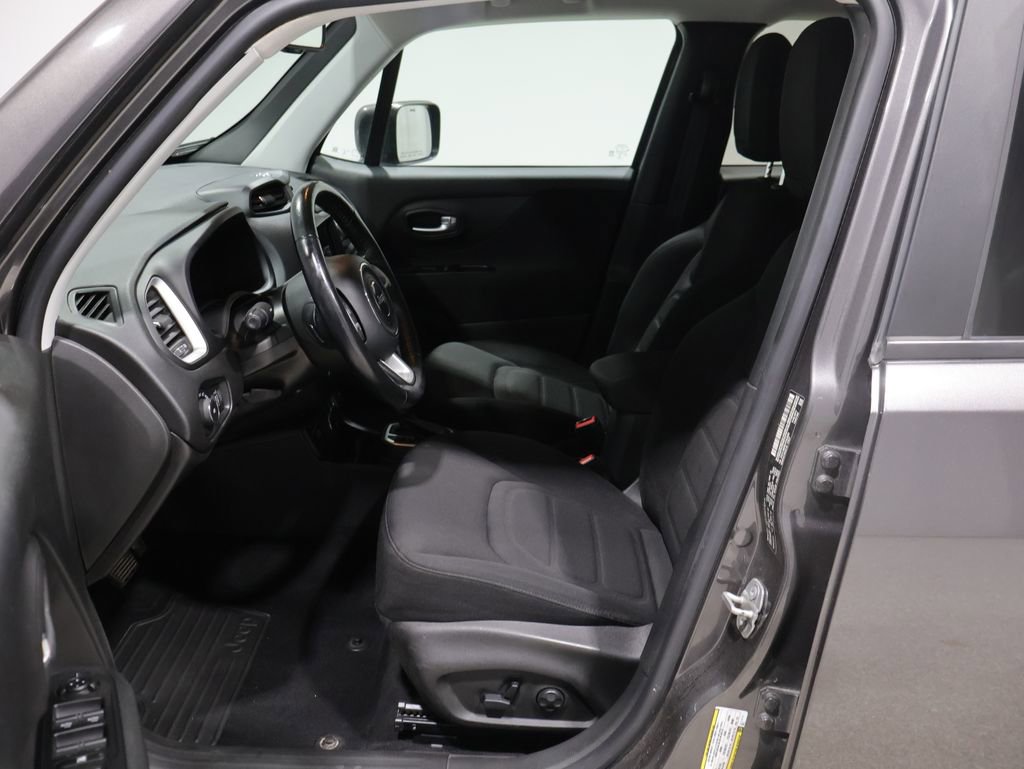 Used 2018 Jeep Renegade Latitude w/ UConnect 8.4 Nav Group AWD/4WD image 11