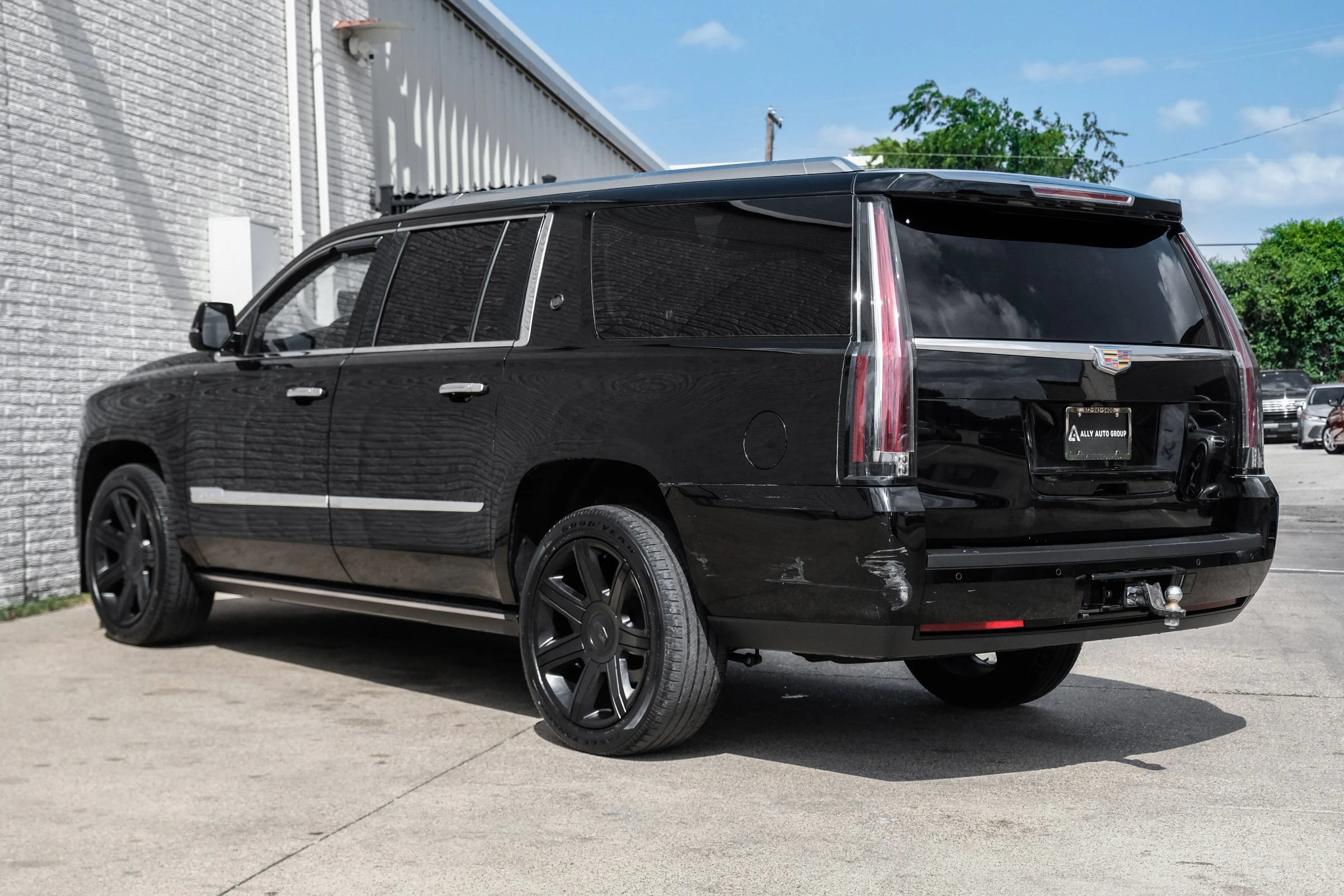 Used 2015 Cadillac Escalade ESV Premium AWD/4WD image 9