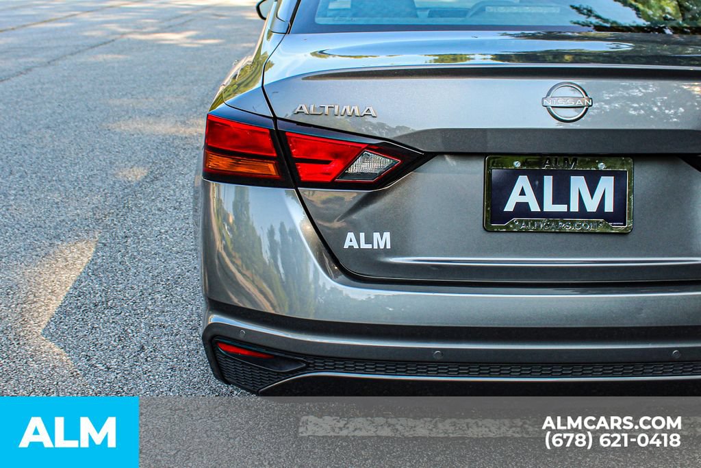 Used 2025 Nissan Altima 2.5 SV FWD image 11