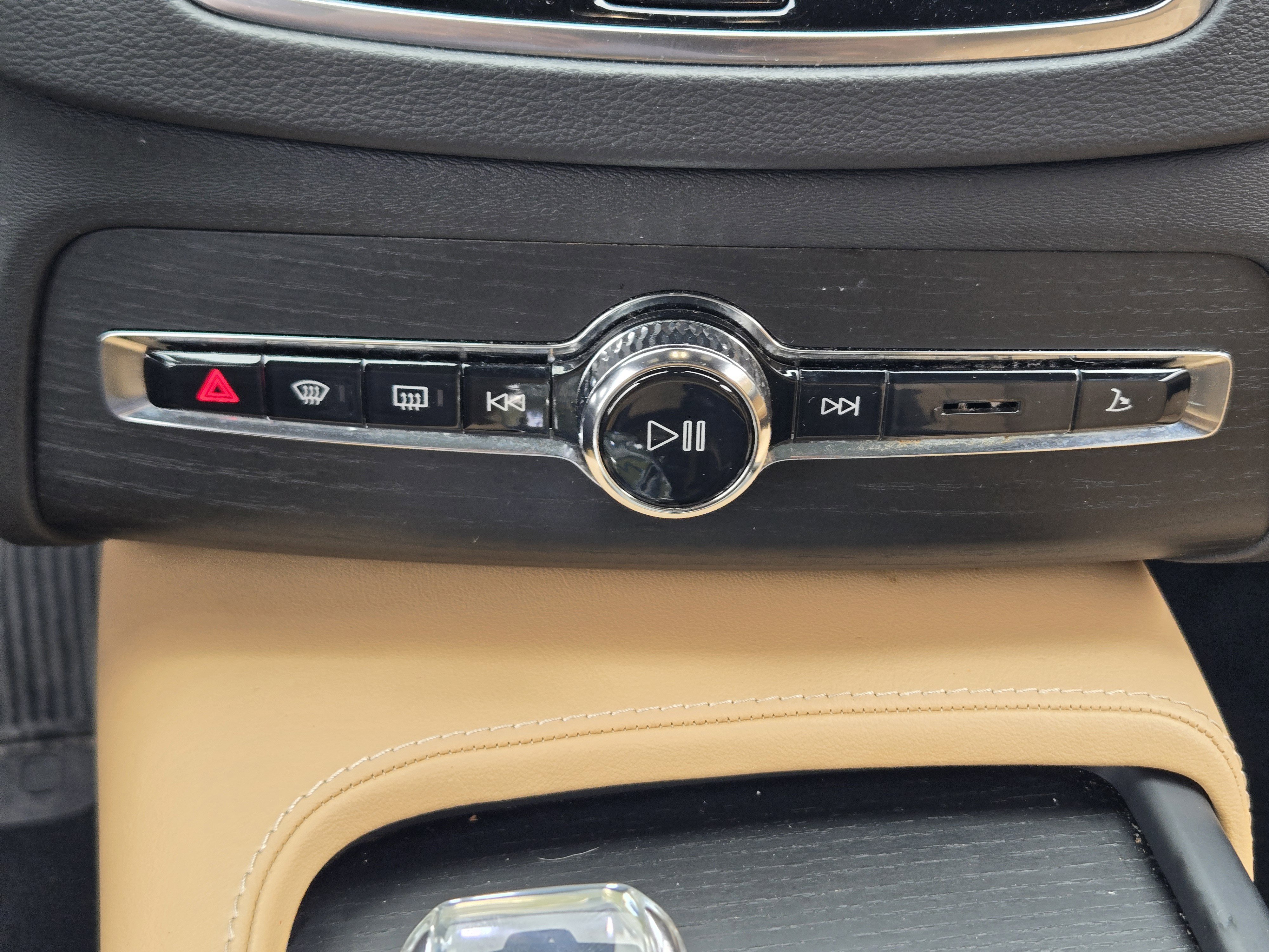 Used 2023 Volvo XC90 T8 Ultimate w/ Protection Package Premier image 17