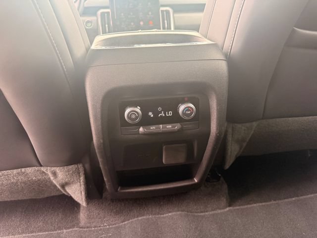 Used 2026 GMC Acadia Elevation w/ Elevation Premium Package FWD image 13