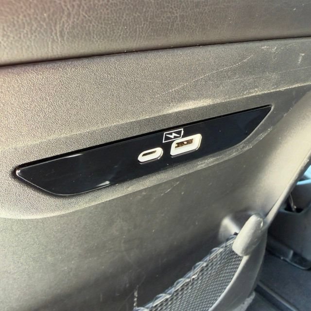 Used 2024 Chrysler Pacifica Touring-L FWD image 17