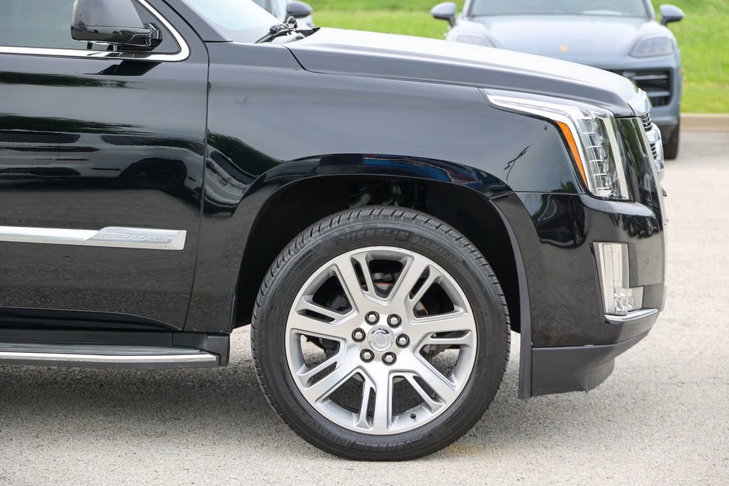 Used 2015 Cadillac Escalade Luxury RWD image 27