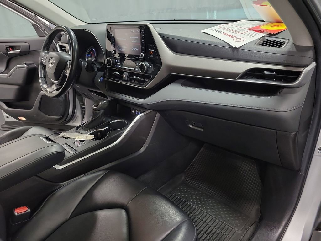 Used 2022 Toyota Highlander XLE FWD image 25