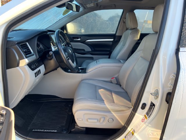 Used 2017 Toyota Highlander XLE AWD/4WD image 15