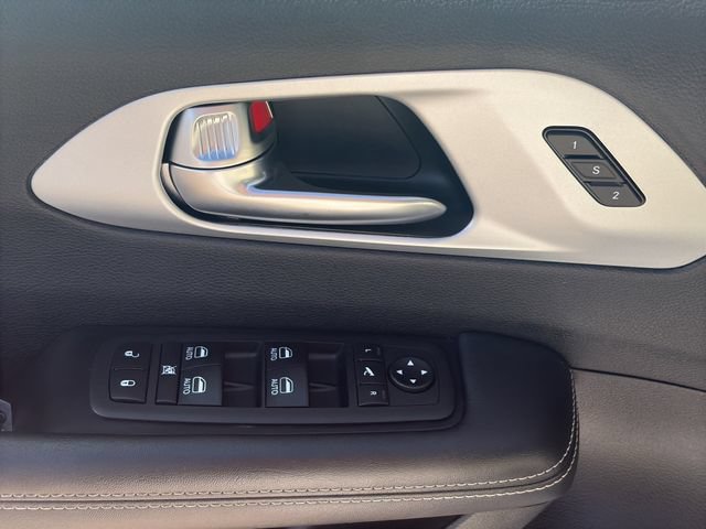 Used 2025 Chrysler Pacifica Limited FWD image 14