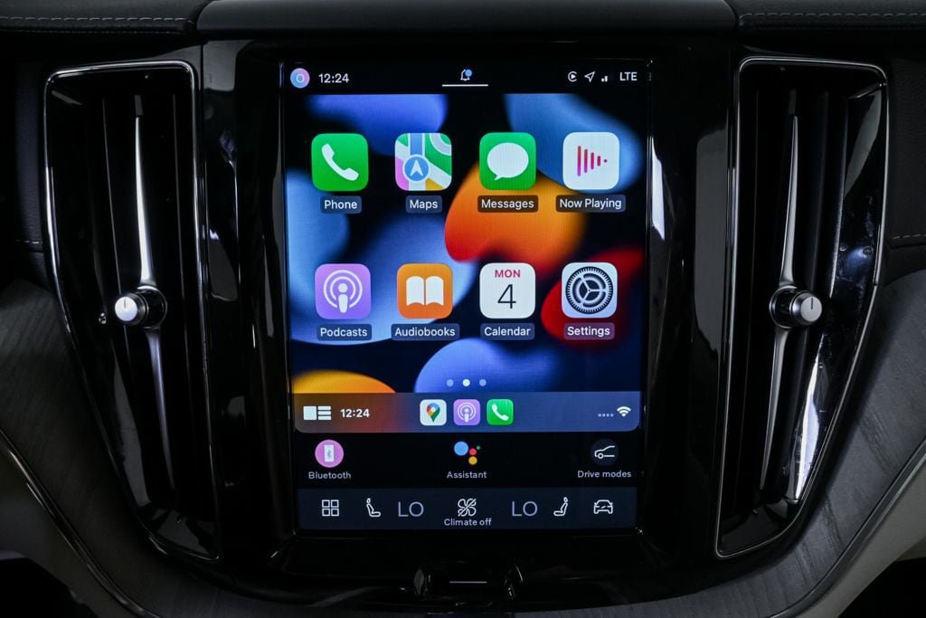 Certified 2024 Volvo XC60 B5 Ultimate AWD/4WD image 18