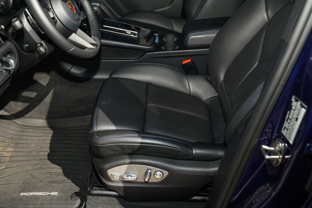 Certified 2026 Porsche Macan Turbo AWD/4WD image 22