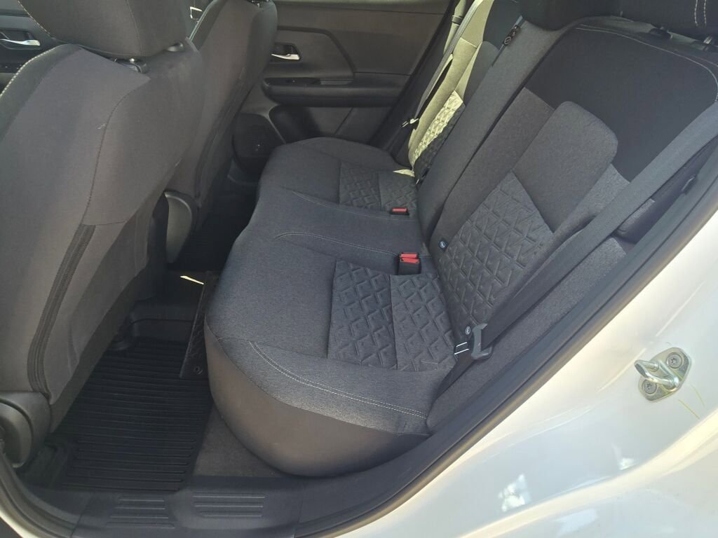 Used 2025 Nissan Kicks SV AWD/4WD image 15