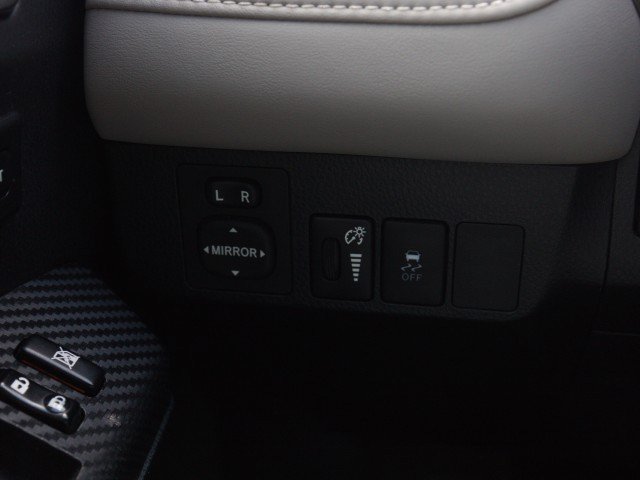 Used 2015 Toyota RAV4 Limited AWD/4WD image 18