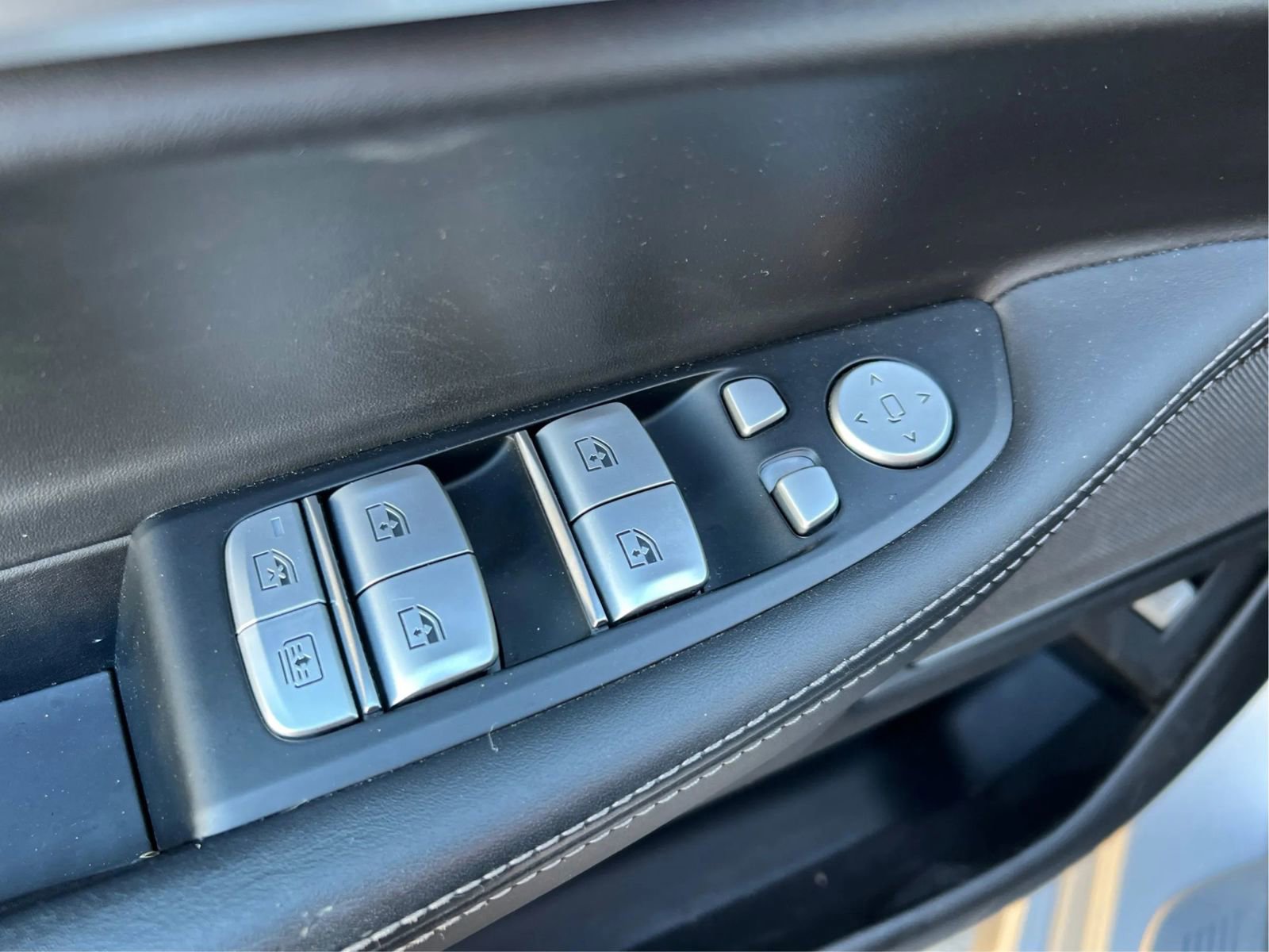 Used 2019 BMW 740i xDrive w/ Executive Package image 41