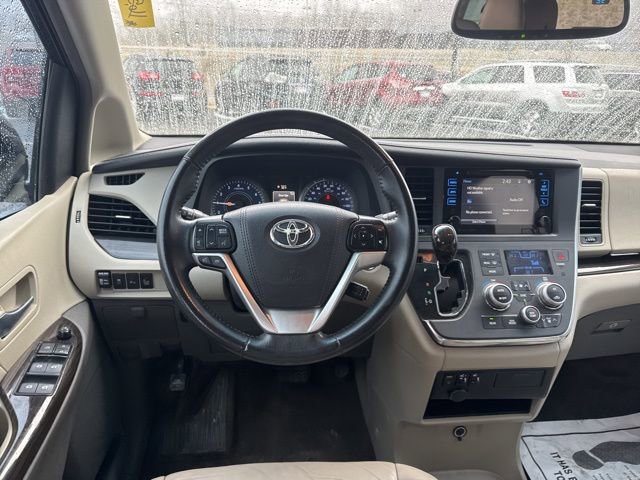 Used 2016 Toyota Sienna XLE w/ XLE Navigation Package image 16