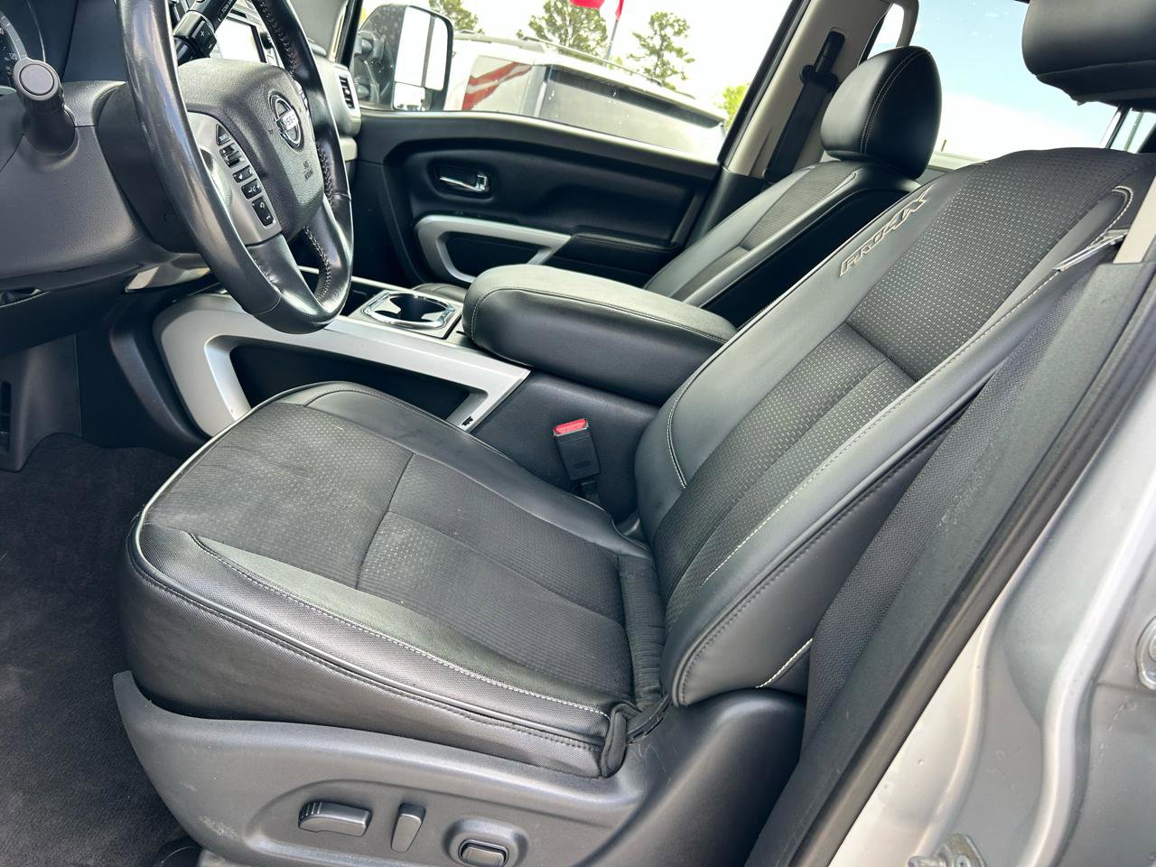 Used 2017 Nissan Titan PRO-4X image 7