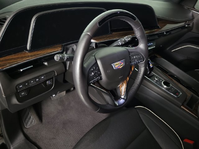Used 2024 Cadillac Escalade Premium Luxury AWD/4WD image 23