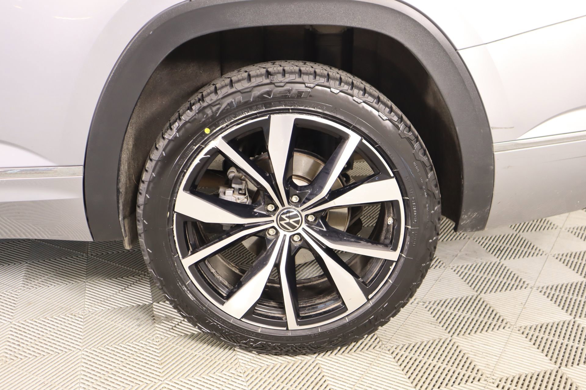 Used 2024 Volkswagen Atlas SEL Premium R-Line image 20