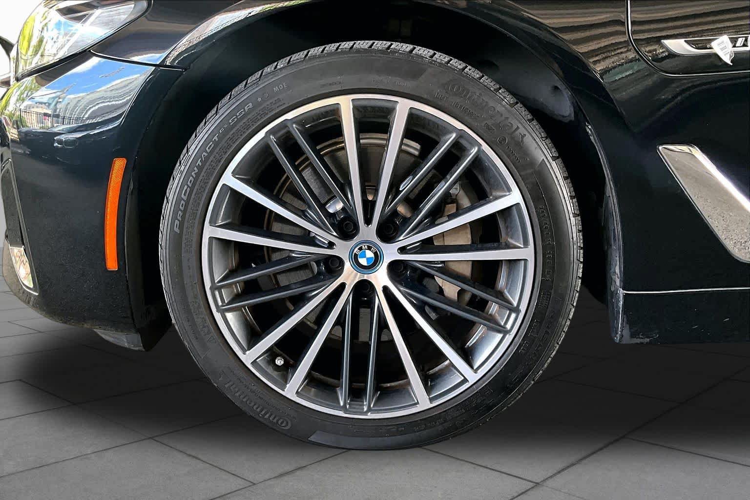 Used 2023 BMW 530e w/ Convenience Package RWD image 9