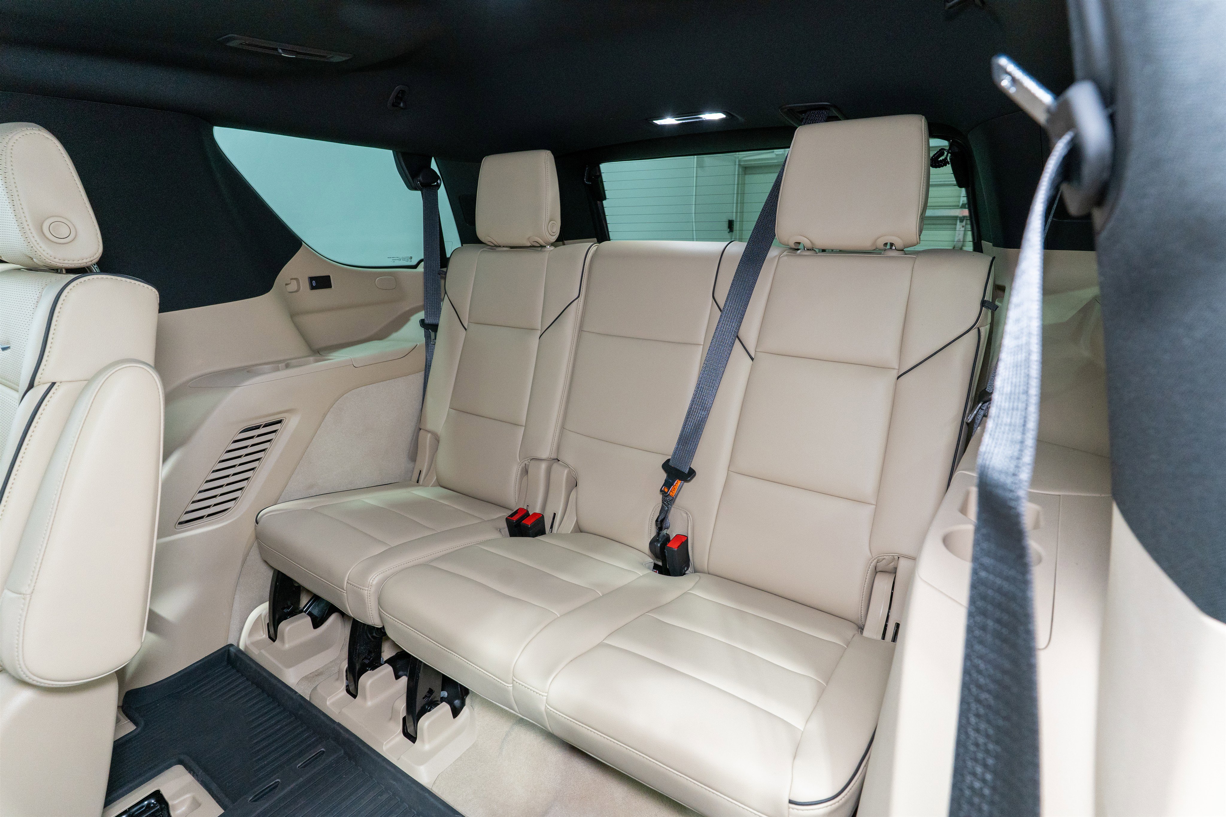 Used 2021 Cadillac Escalade Premium Luxury w/ Driver Assist Tech Package image 39