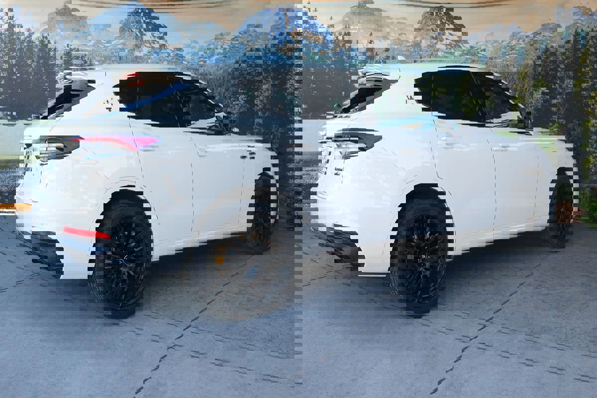 Used 2022 Maserati Levante Modena image 6