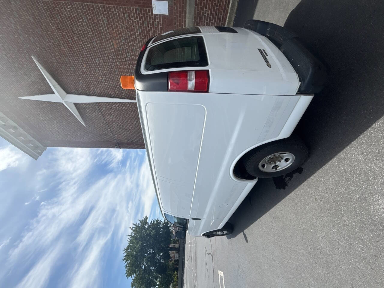Used 2016 Chevrolet Express 2500 image 4