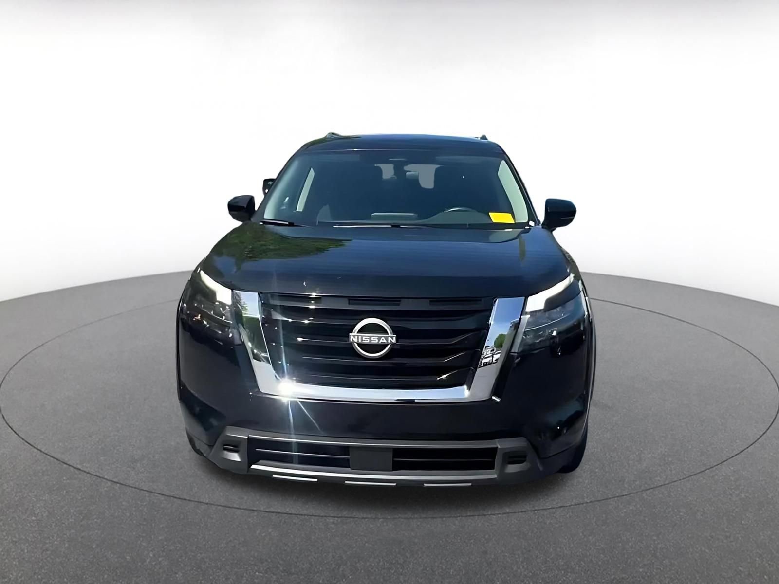 Used 2025 Nissan Pathfinder SV FWD image 4