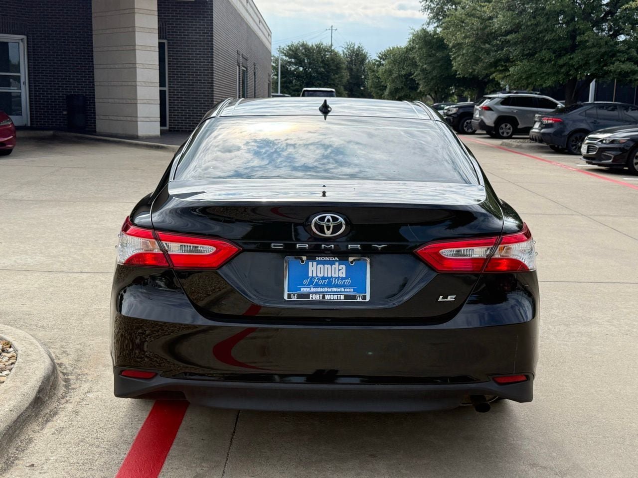Used 2020 Toyota Camry LE FWD image 4