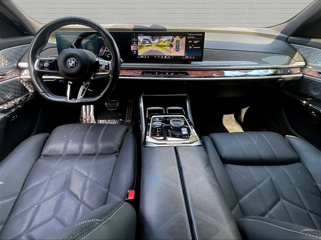 Used 2023 BMW i7 xDrive60 w/ Executive Package 2 AWD/4WD image 7