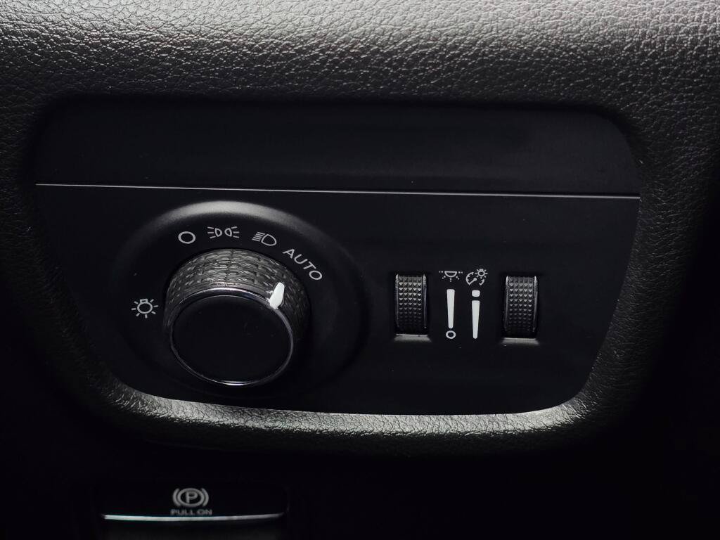 Used 2023 Jeep Grand Cherokee L Laredo w/ Luxury Tech Group I AWD/4WD image 42