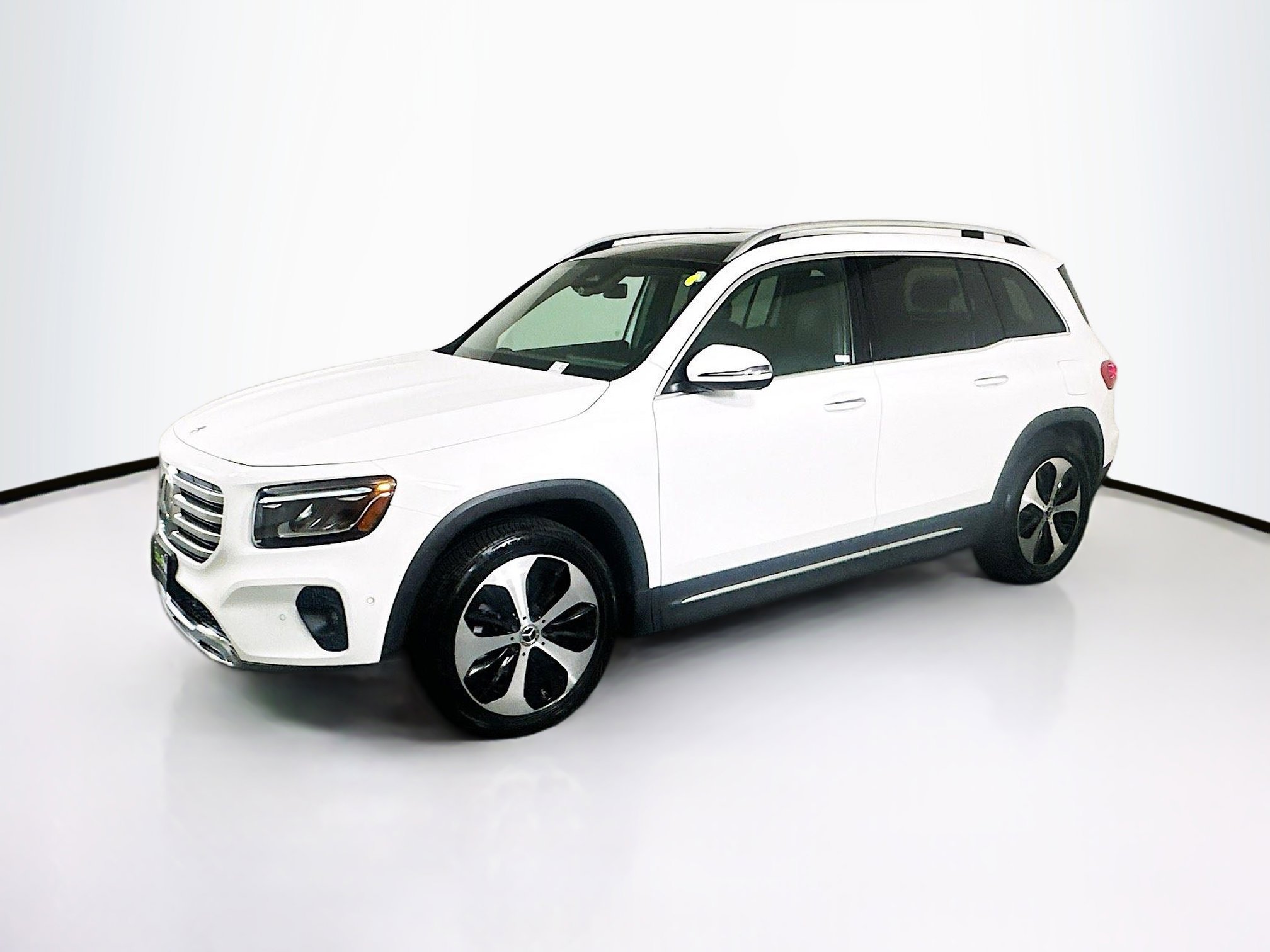Used 2025 Mercedes-Benz GLB 250 image 4
