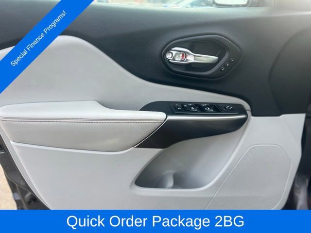 Used 2019 Jeep Cherokee Limited image 11