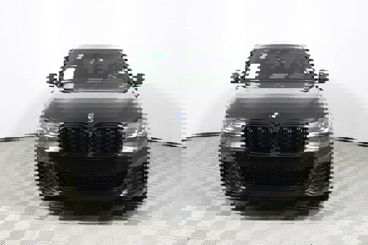 Used 2023 BMW 530e 530e w/ M Sport Package image 2