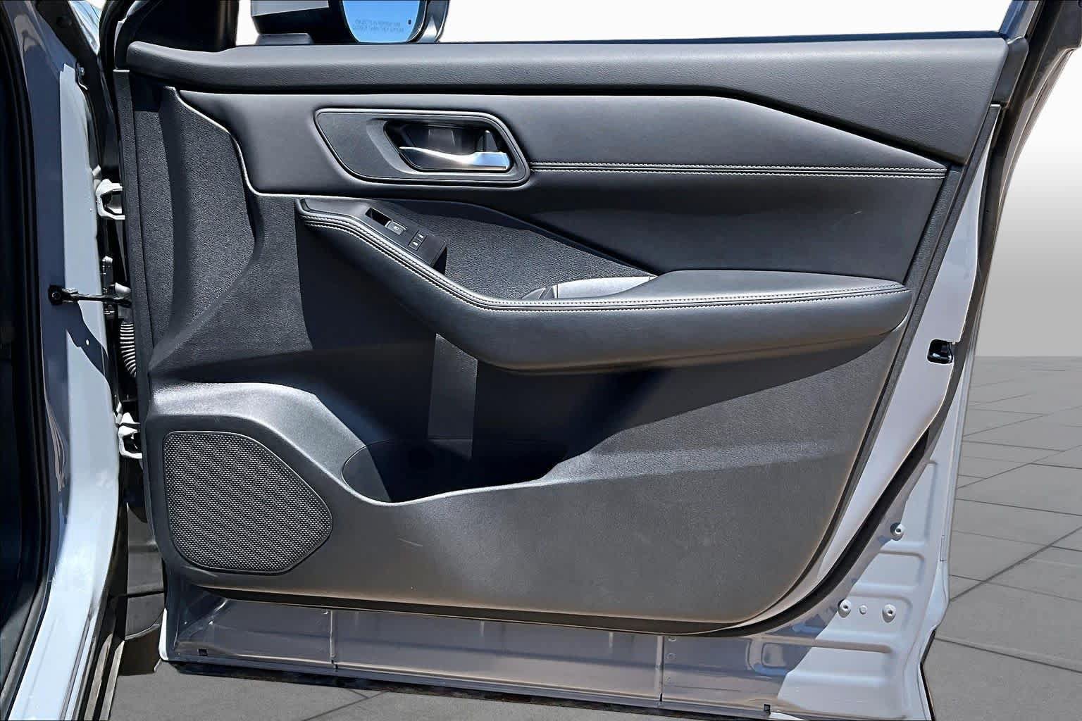 Certified 2025 Nissan Rogue SL AWD/4WD image 25