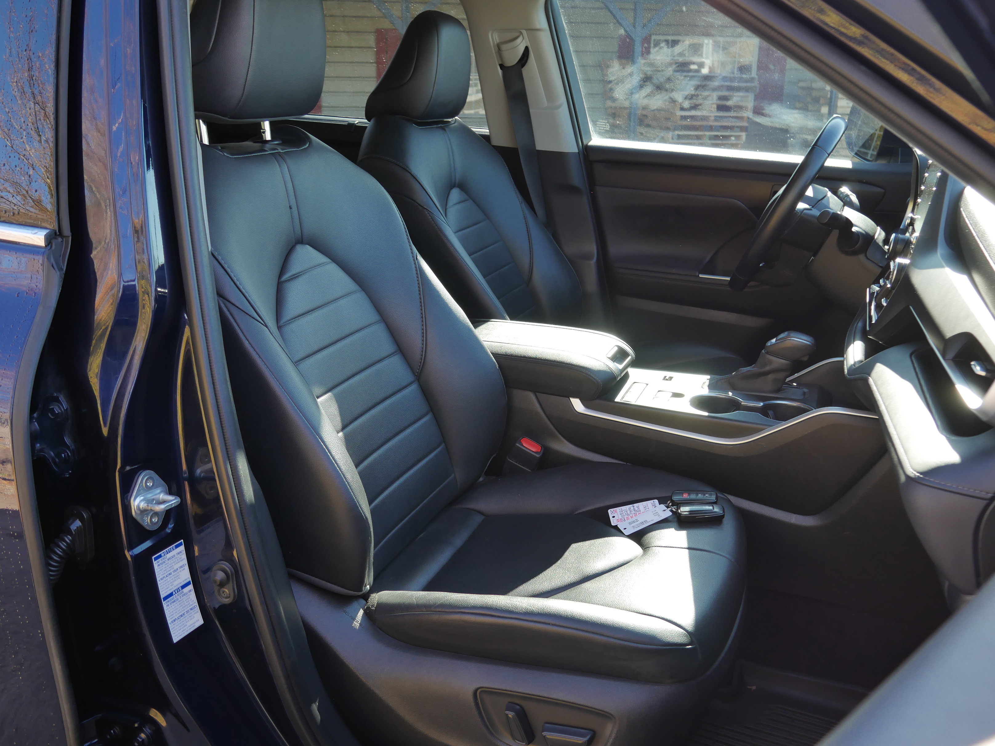 Used 2020 Toyota Highlander XLE AWD/4WD image 31