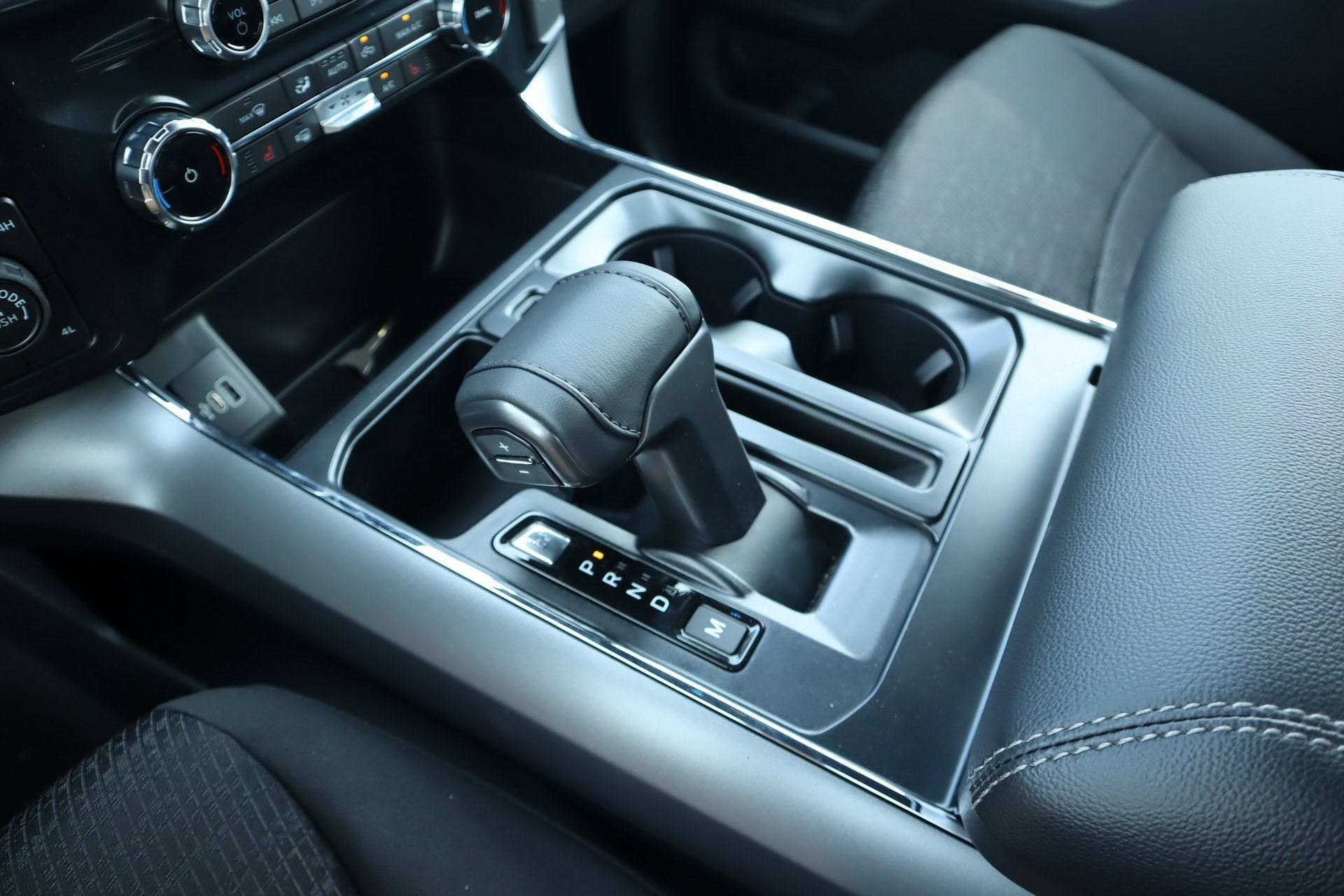 New 2025 Ford F150 XLT w/ Equipment Group 302A MID image 9