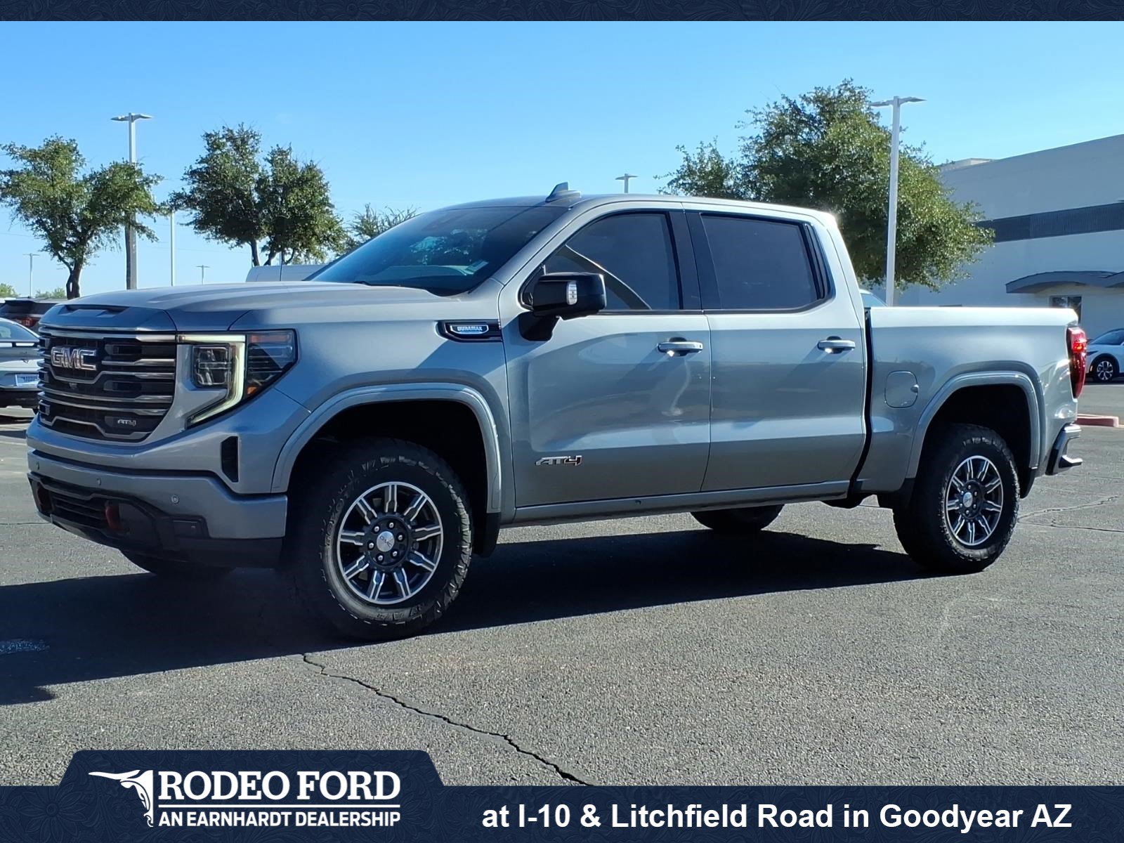 Used 2024 GMC Sierra 1500 AT4 w/ Technology Package AWD/4WD image 1