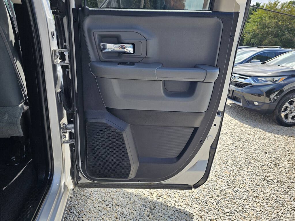 Used 2016 RAM 1500 Classic SLT AWD/4WD image 16