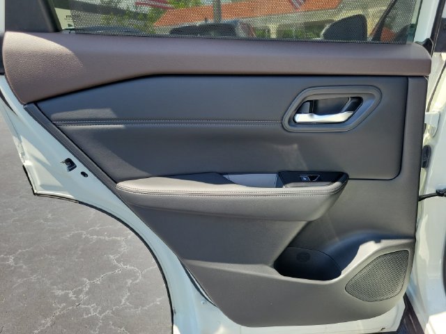 Used 2023 Nissan Rogue SL w/ SL Premium Package FWD image 11