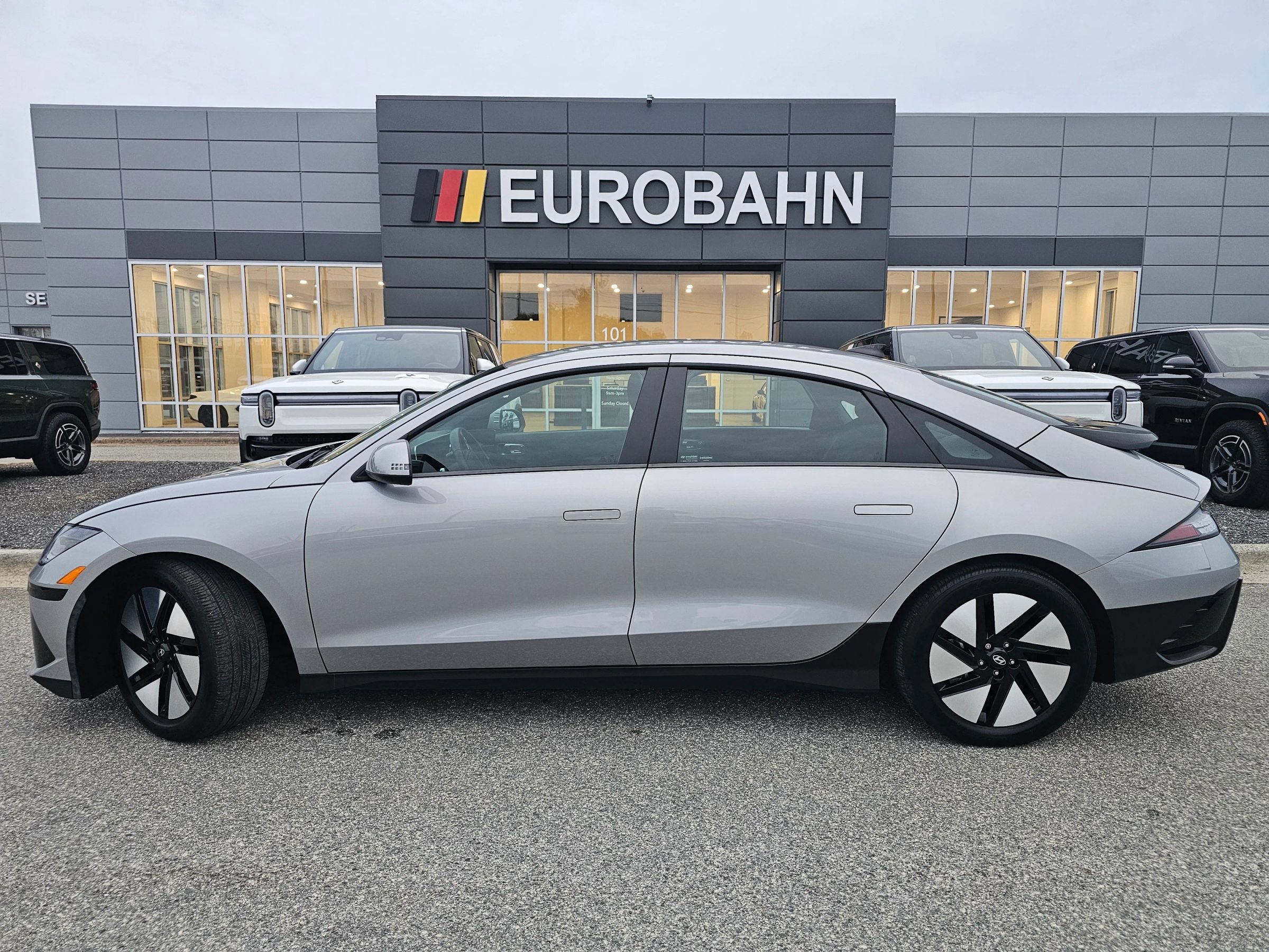 Used 2024 Hyundai Ioniq 6 SE RWD image 3