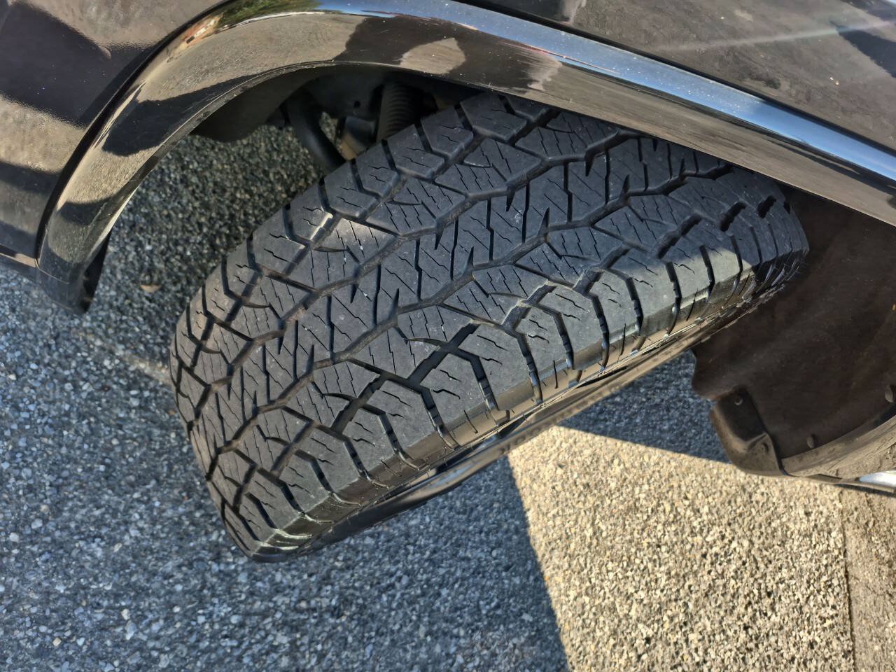 Used 2017 Jeep Grand Cherokee Altitude AWD/4WD image 7