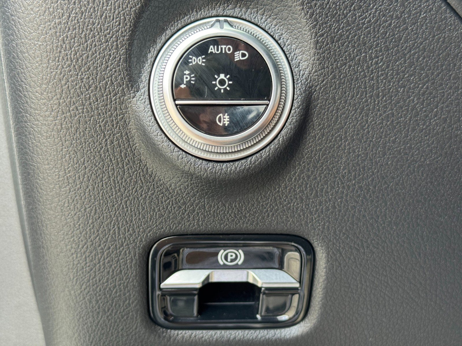 Used 2022 Mercedes-Benz C 300 Sedan w/ Exclusive Trim Package image 17