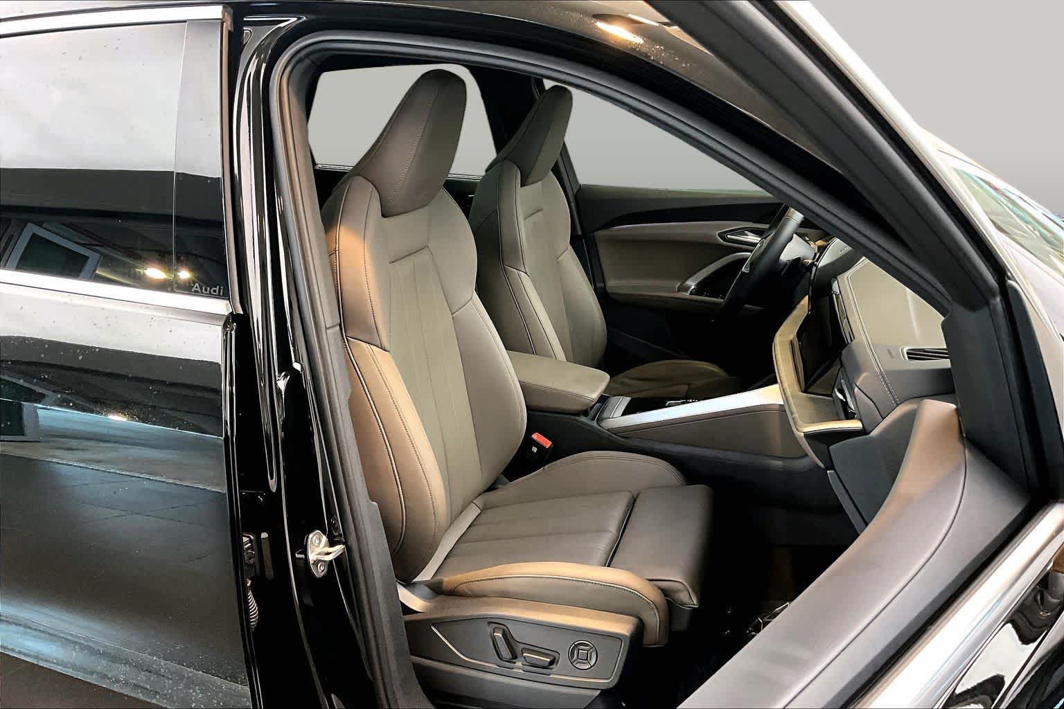 Certified 2025 Audi Q5 Premium AWD/4WD image 9