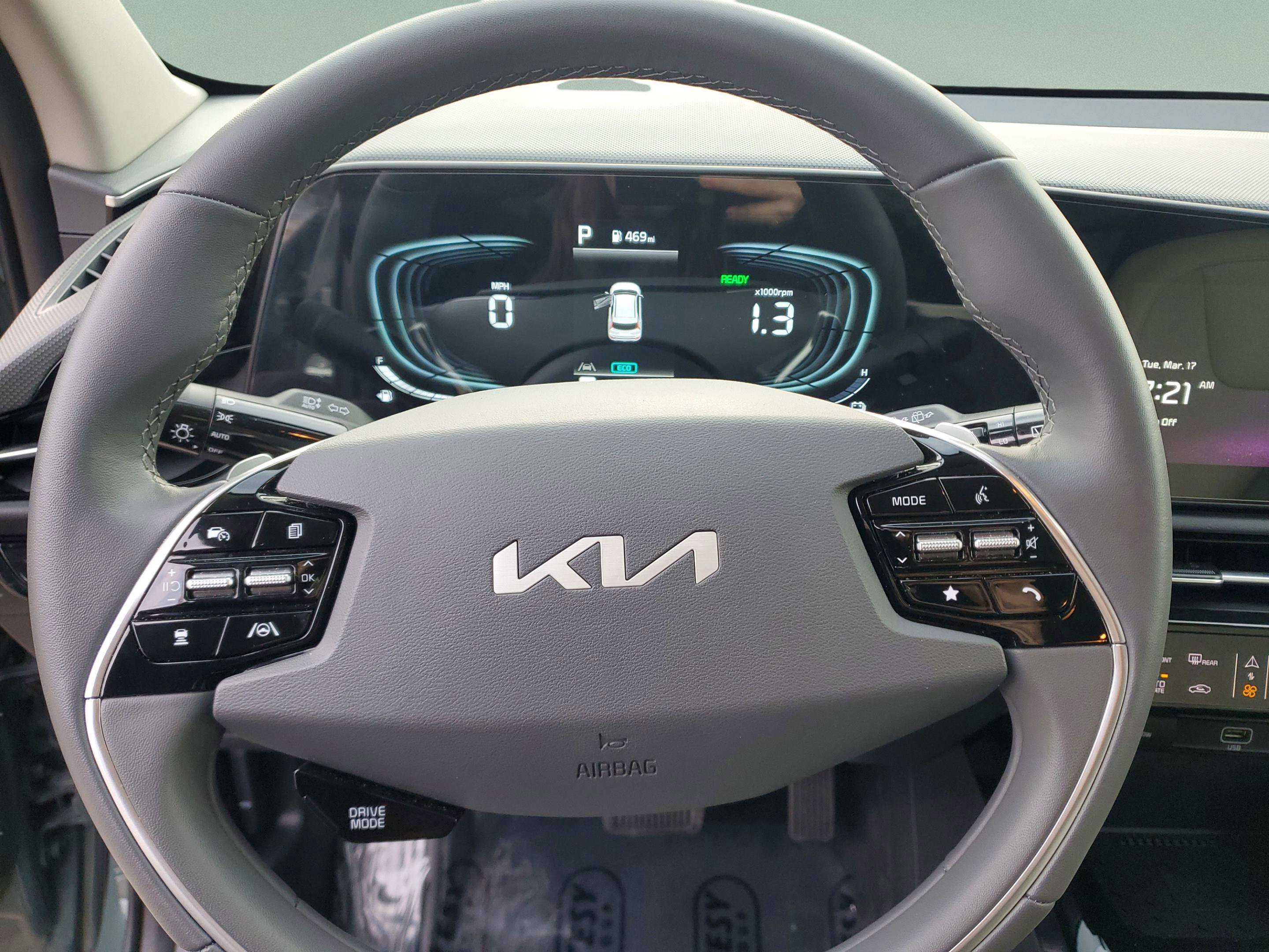 Used 2025 Kia Niro EX image 22