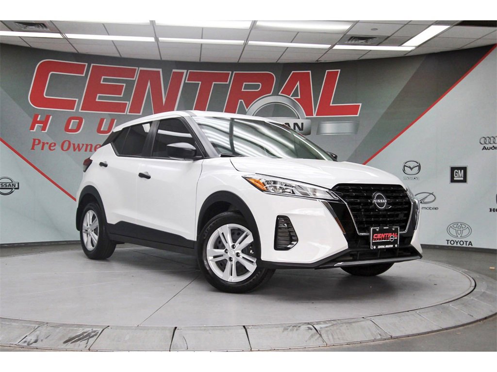 Used 2025 Nissan Kicks Play S image 2