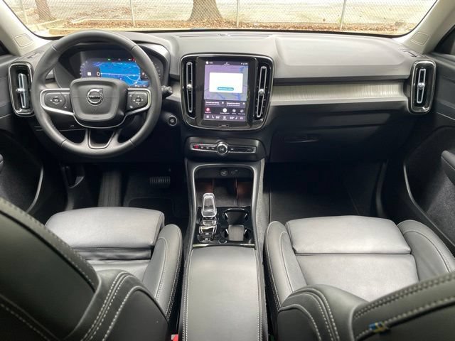 Certified 2025 Volvo XC40 B5 Plus AWD/4WD image 22