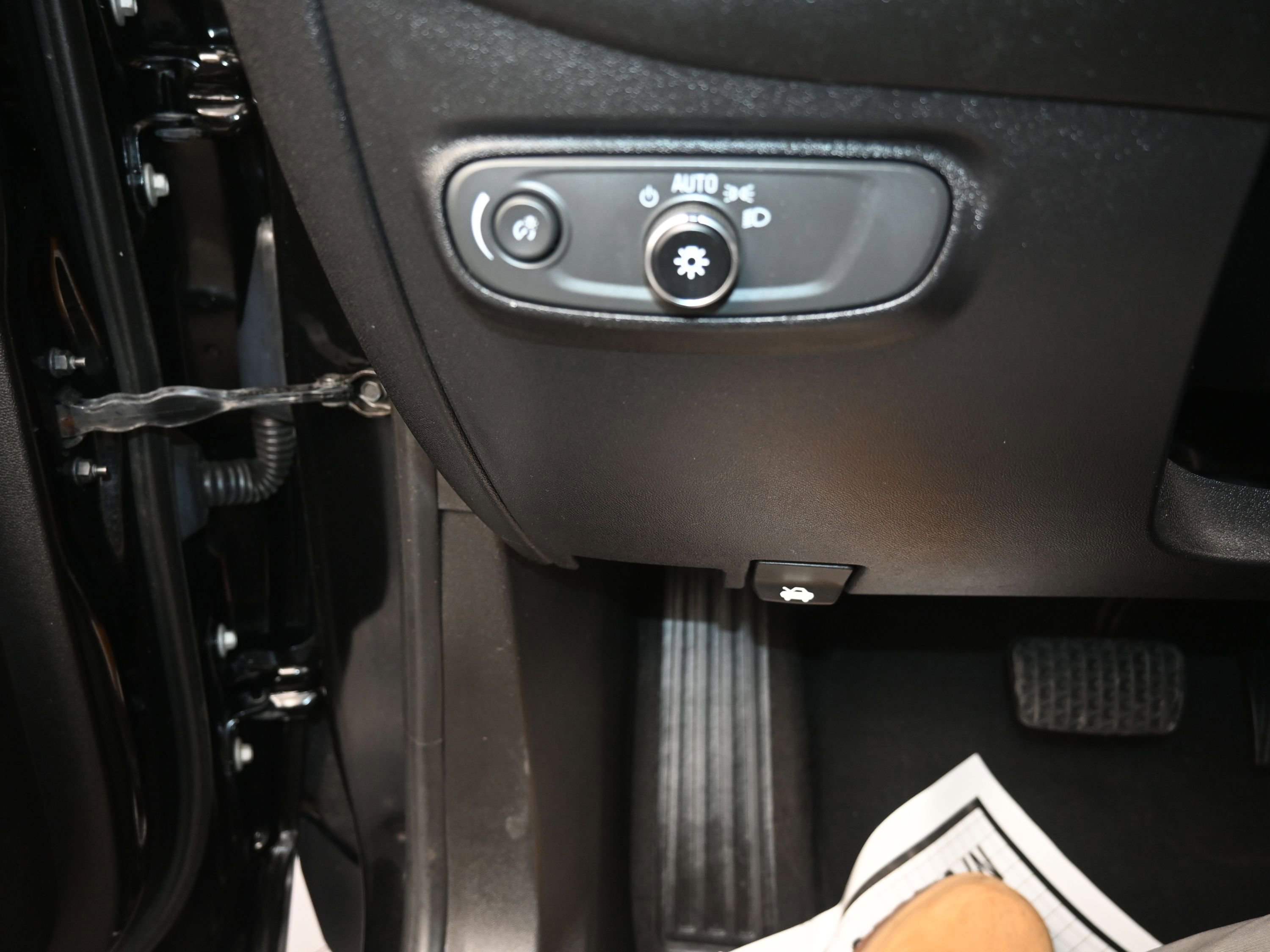 Used 2018 Chevrolet Equinox LT w/ LPO, Protection Package image 25