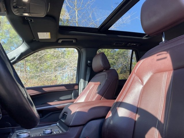 Used 2022 Ford Expedition Limited image 3