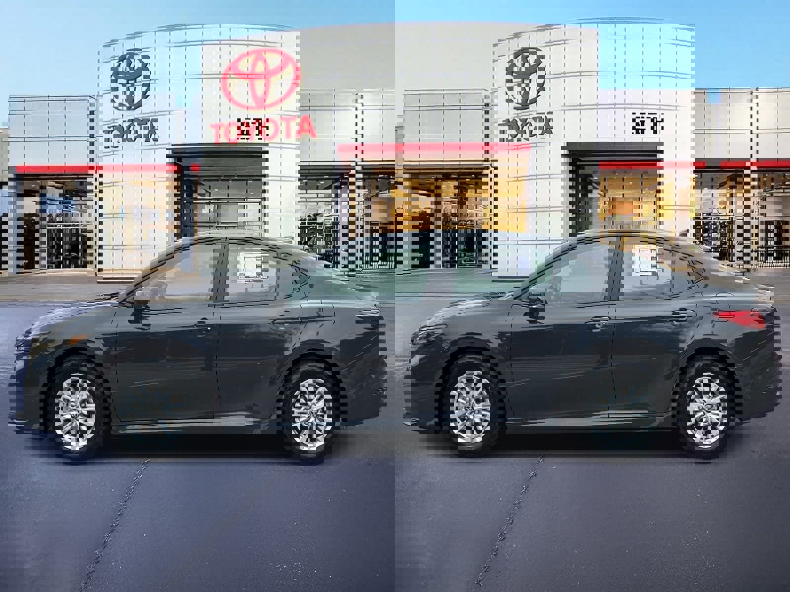 Used 2025 Toyota Camry LE image 8