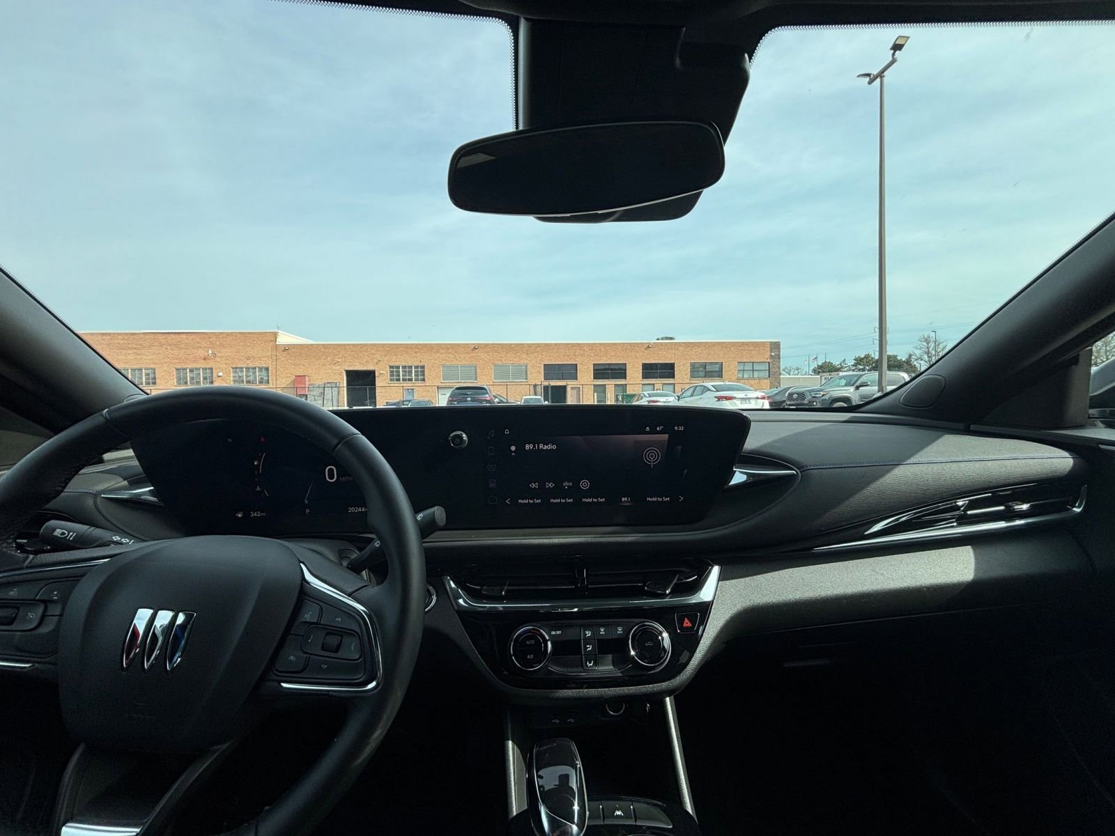 Used 2025 Buick Envista Sport Touring image 32