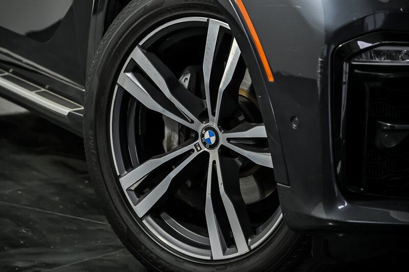Used 2020 BMW X7 xDrive40i w/ M Sport Package AWD/4WD image 3