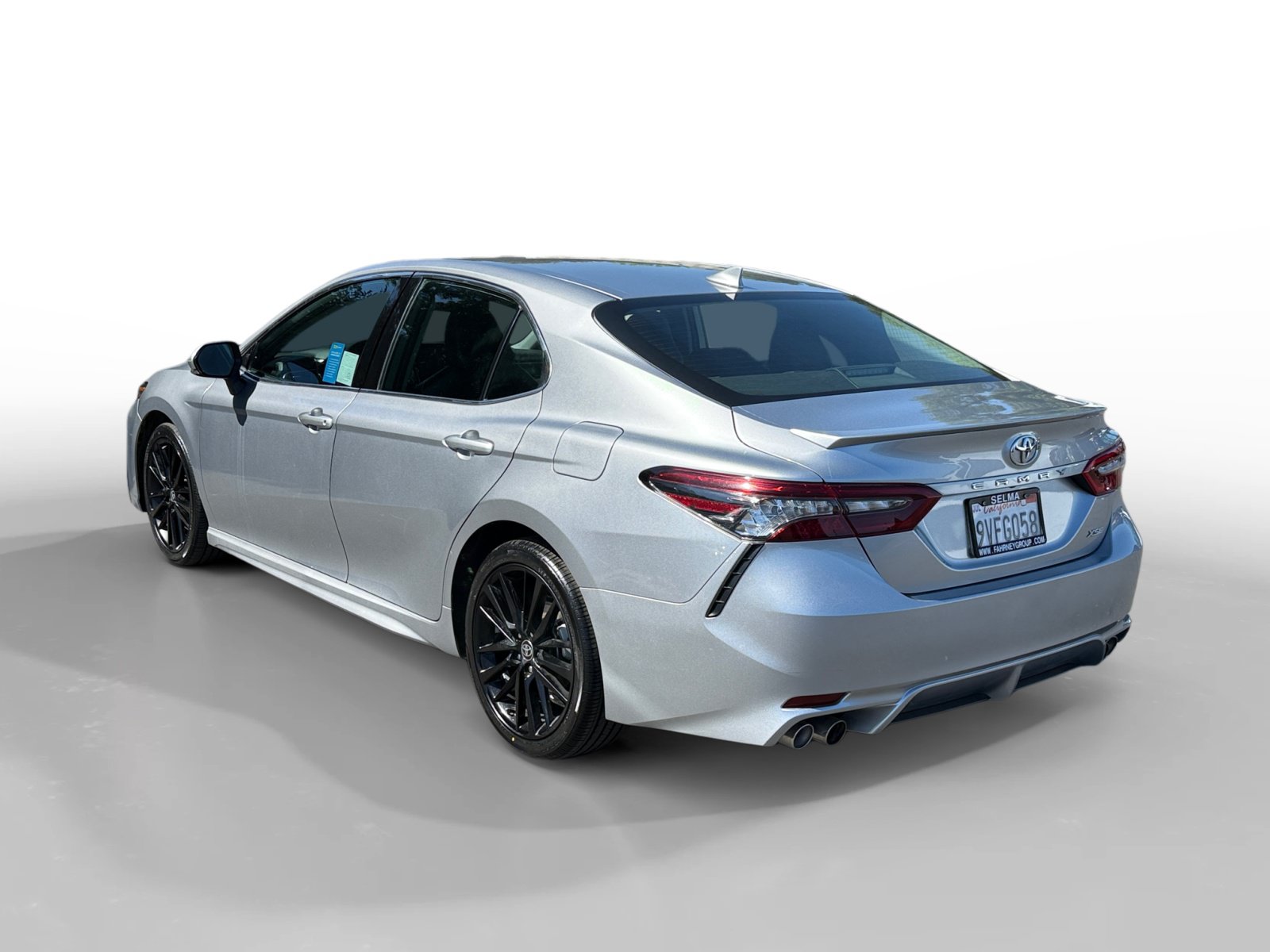 Used 2023 Toyota Camry XSE FWD image 3
